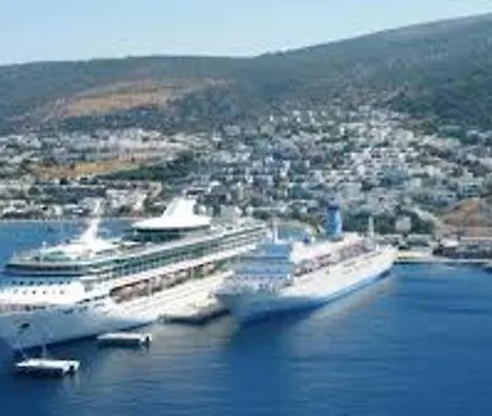 Emelce Aparthotel 3*