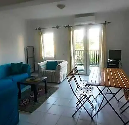 Emelce Apart 3*